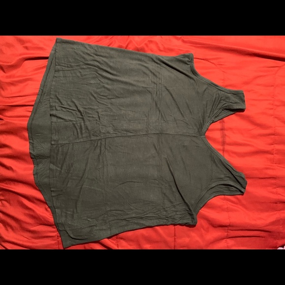 Cute flowy top - Picture 1 of 2